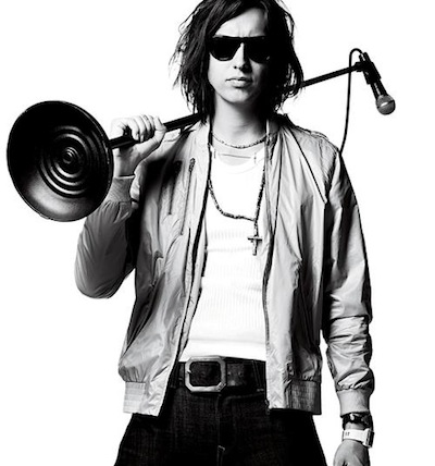 Frontman The Strokes si během turné odskočil na natáčení reklamy na parfém