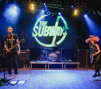 LIVE: Pařba na nedělní večer? The Subways!