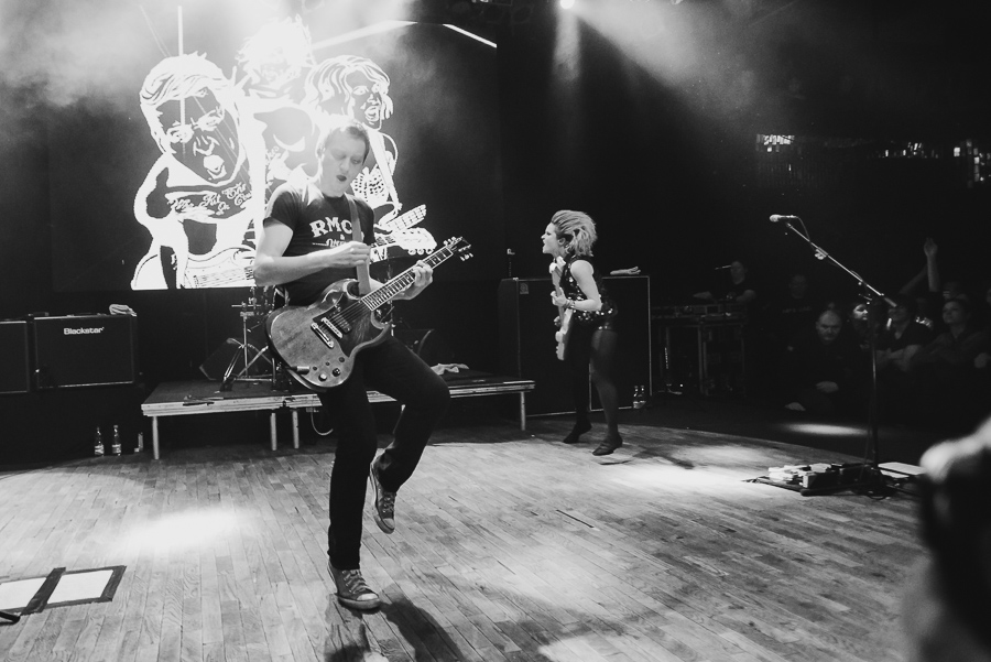 LIVE: Pařba na nedělní večer? The Subways!