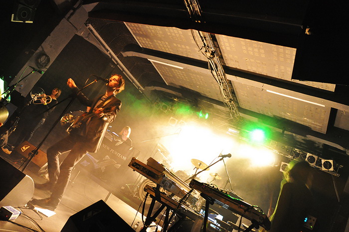 LIVE: These New Puritans neopustili svůj vlastní svět