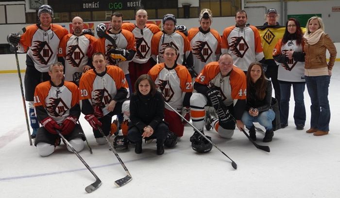 Tři sestry obléknou dresy a zahrají si hokejovou Extraligu. Stát proti nim bude i Hašek