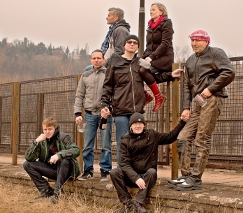 RECENZE: Tři sestry dál hledají Kovárnu