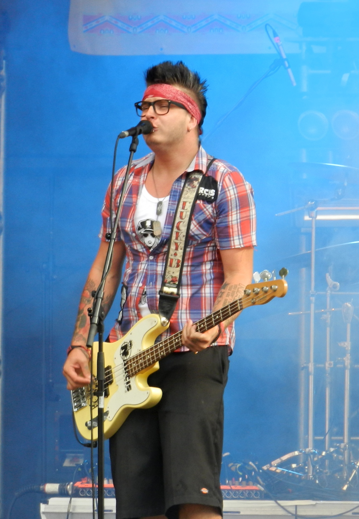 Trutnov Open Air: Bubeník Anti-Flag se s bicími vrhnul do kotle