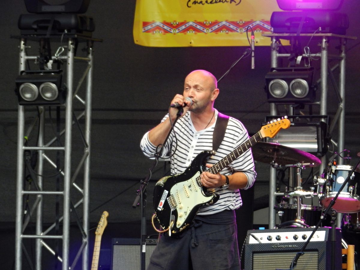 Trutnov Open Air: Bubeník Anti-Flag se s bicími vrhnul do kotle