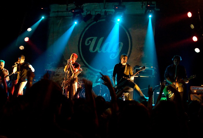 LIVE: Dokážou Akrobati UDG pohnout se zarytými fanoušky?