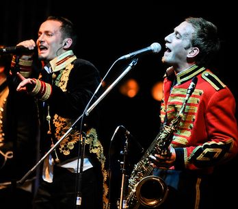 UDG si v novém singlu pokládají Pádové otázky