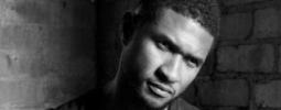 VIDEO: Usher dobře zpívá a zdá se, že i dobře líbá