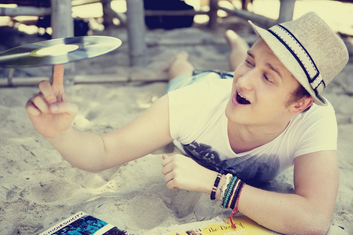 AUDIO: Typ pigmentu, bůh a láska. Voxel analyzuje příčiny nenávisti