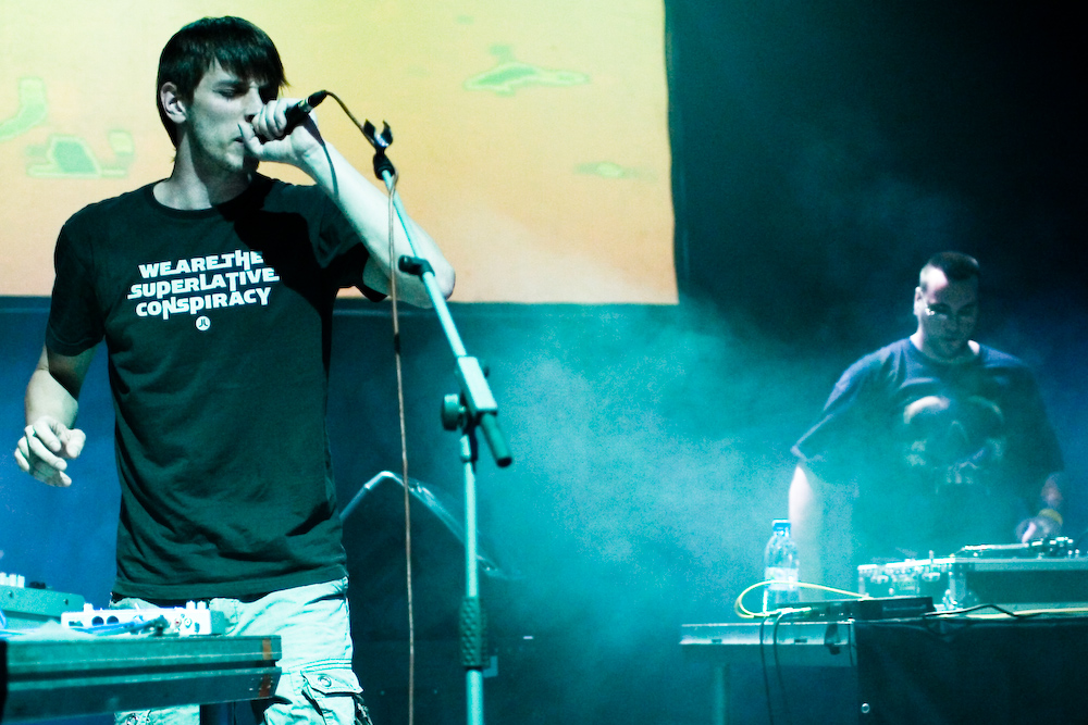 Atomová včela WWW: doping před festivalovými pluky mainstreamu