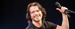 Yanni přiveze do Prahy nové album a muzikanty jedenácti národností