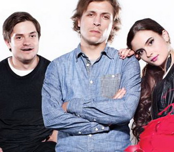 RECENZE: Soundtrack z Vejšky vzdělá v temnějších beatech