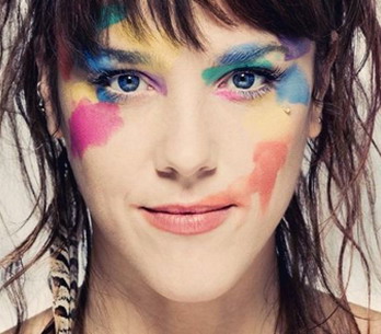 RECENZE: Se Zaz na procházce francouzskými uličkami