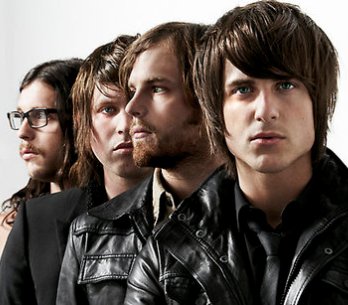 RECENZE: Rodeu Kings of Leon chybí živočišno