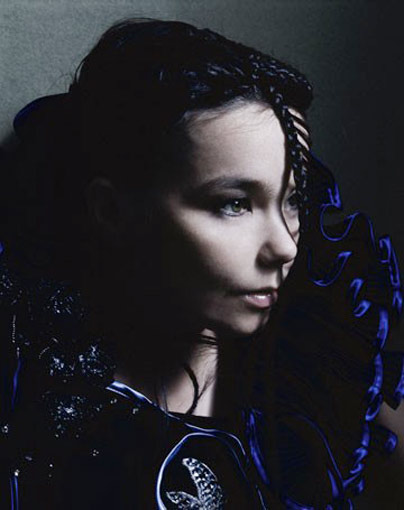 Björk zazpívala píseň pro Kosovo