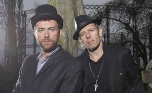 THE GOOD, THE BAD & THE QUEEN MÍŘÍ DO OBCHODŮ