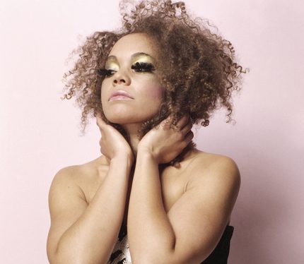 Zpěvačka Bonobo míří do Prahy