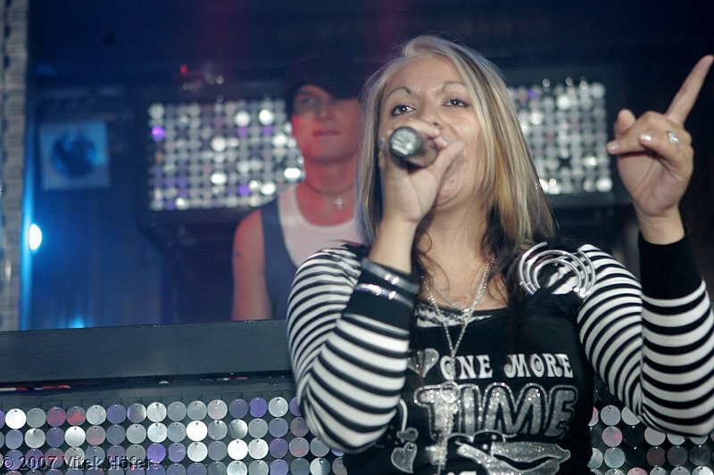 Balogová a spol. chválí Nea