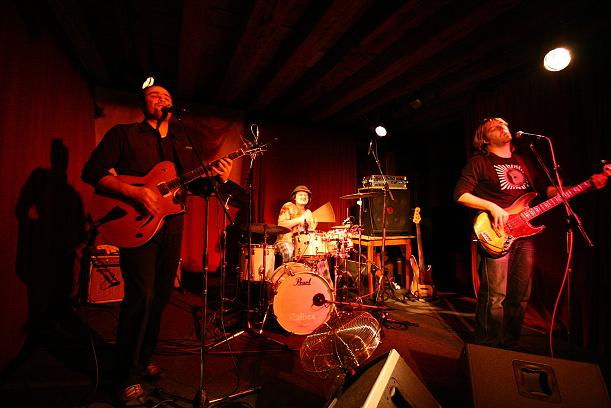 -123 min se na nové desce zasnili