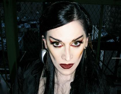 Diamanda Galás rozohní Archu