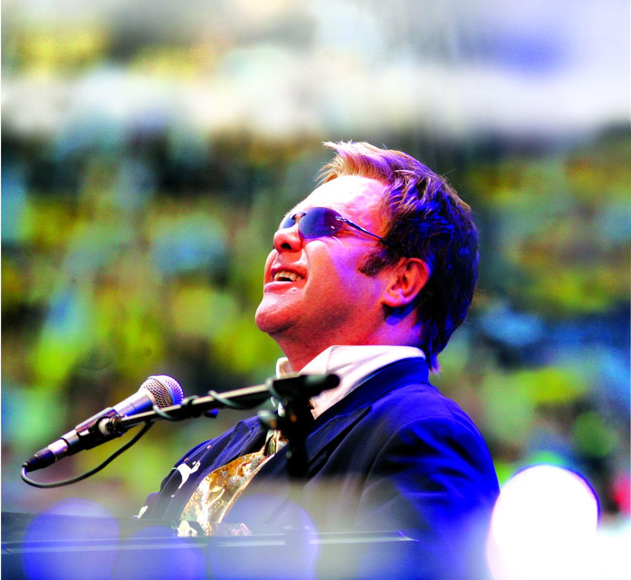 Elton John zahraje příští rok v Praze