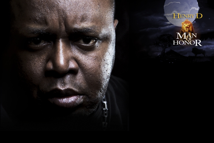 Henry D vzdá poctu sám sobě