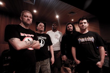 Zpěvák Sepultury přiveze peklo