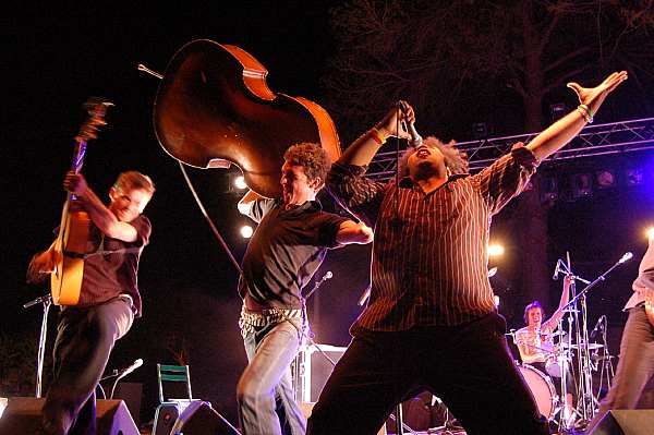 Cikánská noc v PopoCaféPetlu