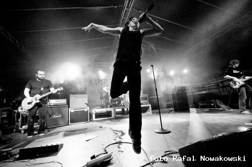 Nil čeká křest hříšné desky