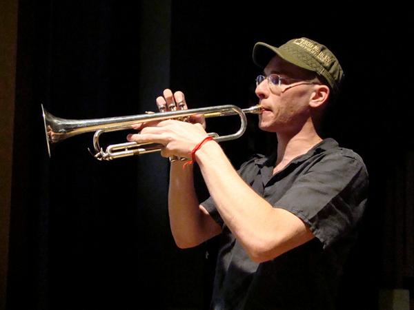 Zremixujte kapelu Sato-San To