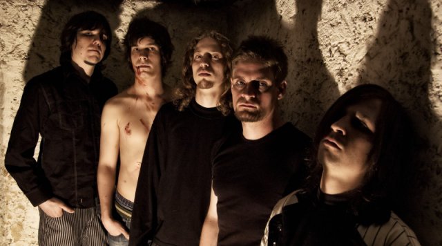 Manson: kdo mu roztančí kotel?