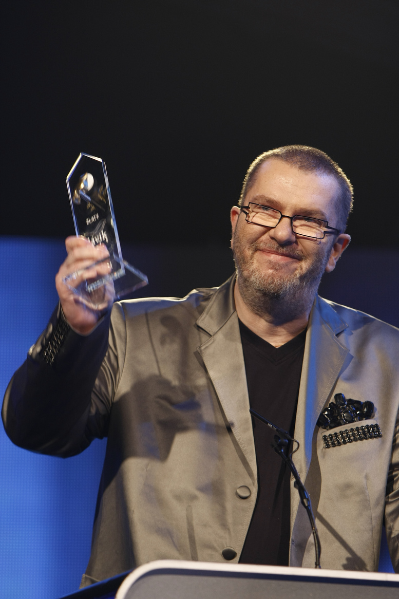 Richard Müller vyprodává české sály